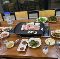 제주 흑돼지와 미나리의 조합