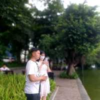 Dạo quanh hồ Hoàn Kiếm
