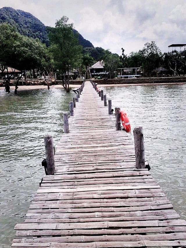 สะพานไม้ไผ่ อ่าวท่าเลน