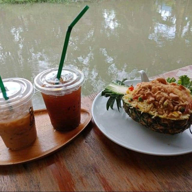 ชายสมัยคาเฟ่ 2498  คาเฟ่ไนสวน