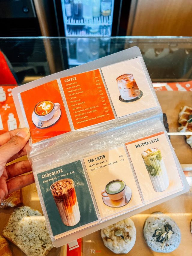 คาเฟ่ธีมร้านยา ใกล้BTSทองหล่อ