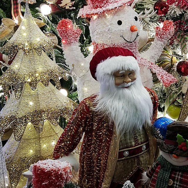 Santa Claus is comin to town