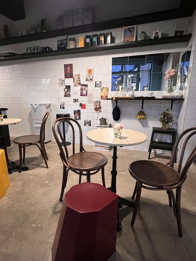 韓国/ソウル【延南洞】可愛いパリのBoot Cafeが延南洞に新オープン💙