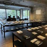 【神奈川】読書タイム。惣湯テラスのライブラリー📚