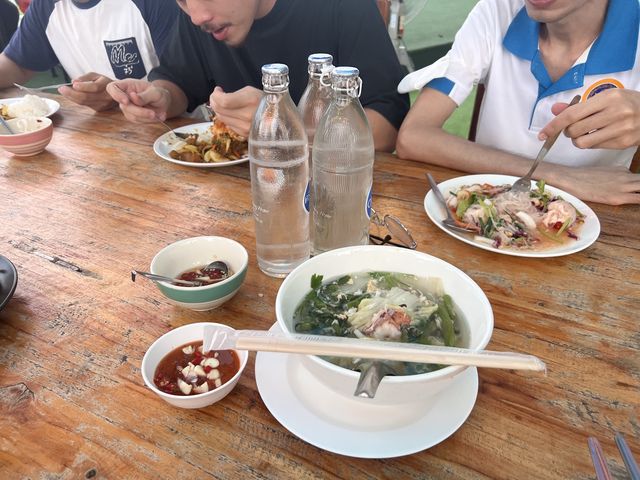 🥗อิ่มอร่อย สุดๆ ที่ สวนอาหารครัวสองพี่น้อง🧆