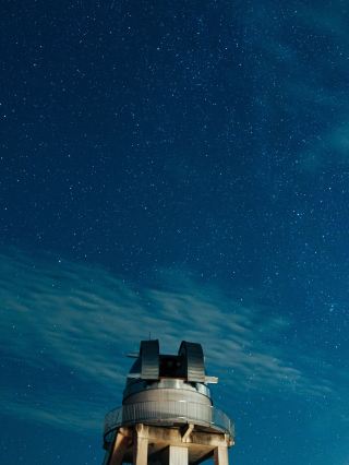 前往岡山縣美星町​​,欣賞璀璨星空。

美星町是日本三大最佳觀星地點之一,於2021年11月被指定為“暗夜星空保護區®”,常被稱為“星空世界遺產”。

我們很幸運地遇到了好天氣,看到了真正美妙的星空…✴︎

更令人興奮的是,那天晚上我們甚至看到了土星🪐! ✨

我們也榮幸地光顧了一家露天餐廳,在花園的絕佳位置享用了一頓豐盛的晚餐,同時欣賞著璀璨的星空。

📍 #美星天文台

岡山縣井原市美星町大倉1723-70

開放時間:9:30-16:00,18:00-22:00(最後入場時間21:30)

休館日:週四、假日隔日、新年假期

門票:300日圓(日間9:30-16:00,夜間18:00-22:00) 團體票有優惠

#秋季旅行 #戶外