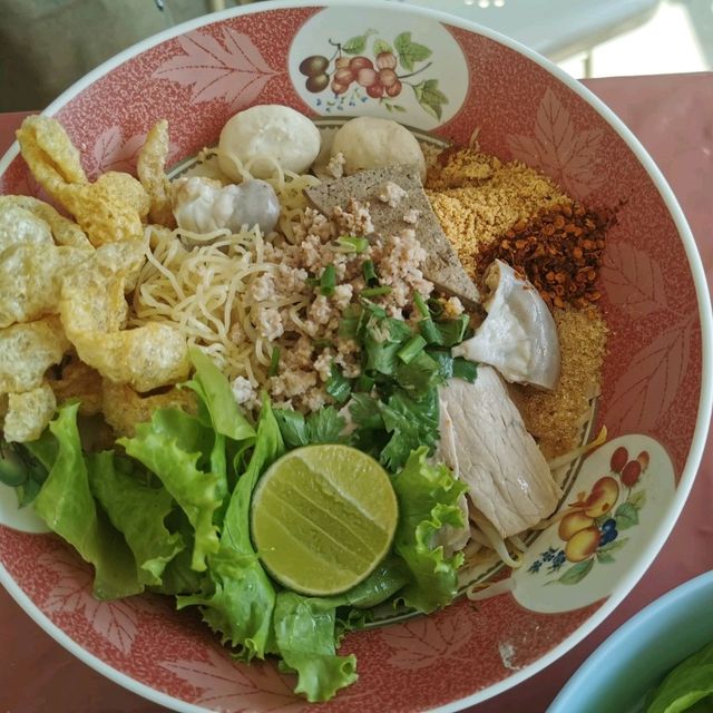 ก๋วยเตี๋ยว​หมูแปดริ้ว อร่อยแบบสูตรดั้งเดิม 