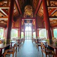 โรงแรม​สุดหรูริมหาดไม้ขาว