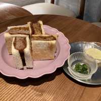 《鬧市中的隱世樹懶🦥主題Café 》