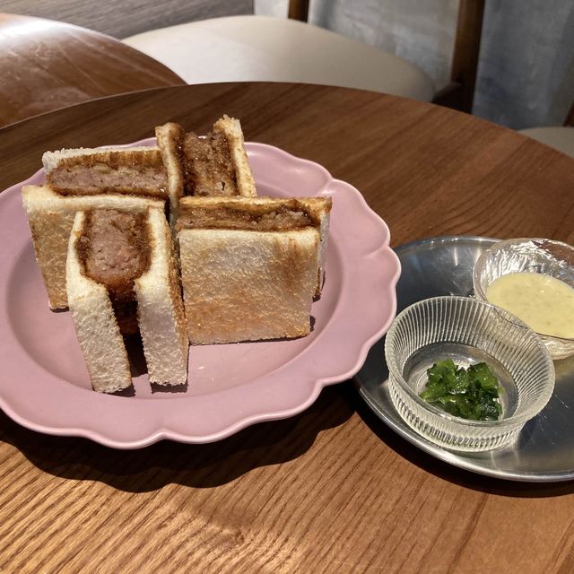《鬧市中的隱世樹懶🦥主題Café 》