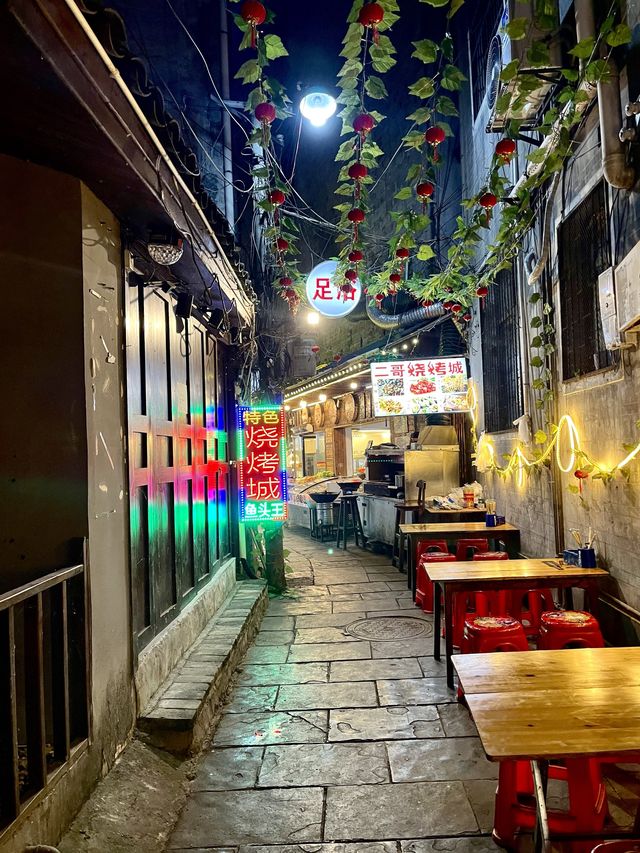 Nighttime at Fenghuang Ancient Town!🌜