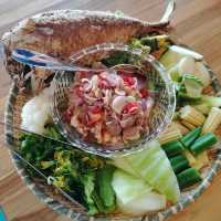 ร้านอาหารริมน้ำพระนั่งเกล้า