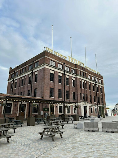Leeds Heritage Pub and History Walk | City Square (Leeds)