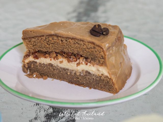 Lola Mui Cafe [หาดละไม] เค้กมาพร้าวอร่อยที่สุด