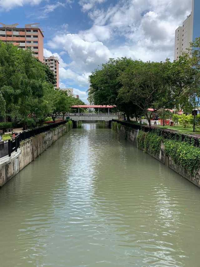 Strolling along Whampoa Park Connector 