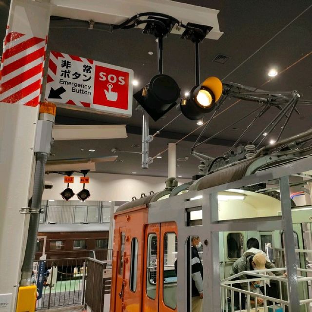 【京都 鉄道博物館】電車を下から見上げてみましょう✨🚄✨