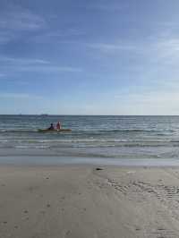 หาดถ้ำพัง หาดที่เล่นน้ำได้บนเกาะสีชัง