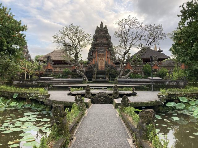 【バリ】水面に浮かぶ寺院「サラスワティー寺院」