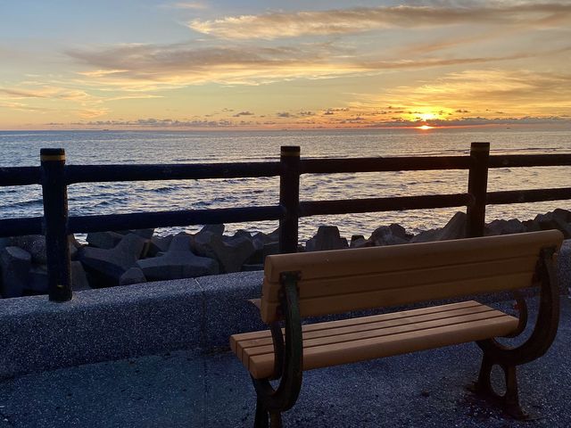 從旭日東昇☀到夕陽如丹🌇～高雄彌陀🗺『彌陀海邊』🌊