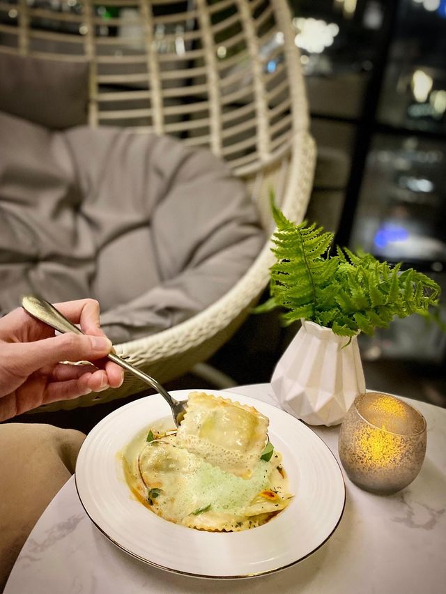 Oasis Bar & Grill (尖沙咀)