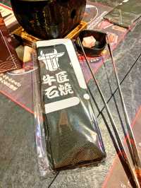 石燒牛舌超級正！燒幾熟自己話事🥰  經過呢間餐廳幾次都話想試吓， 今日終於有時間同蝦子餅一齊嚟食  主要係見到佢有個石燒牛，好似好吸引 之前喺日本食過，食過返尋味 所以我哋都好懷念  鹽蔥薄切牛舌 