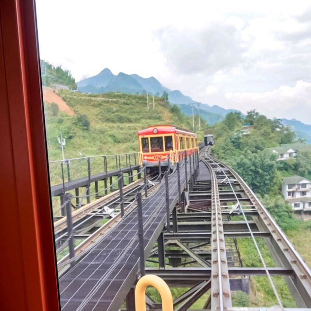 นั่งกระเช้าลอยฟ้าไปหายอดเขา "𝙁𝘼𝙉𝙎𝙄𝙋𝘼𝙉" 🏔 