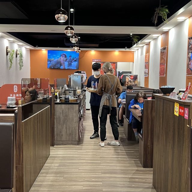 新莊好吃火鍋，沐沐鍋物｜各式蔬菜、火鍋料、主食自助式吃到飽