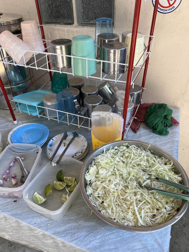 ข้าวซอยร้านดัง ข้าวซอยกำแพงดิน!