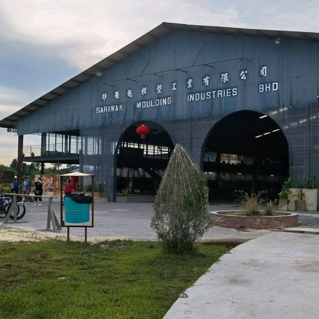 SMI Park 对面江