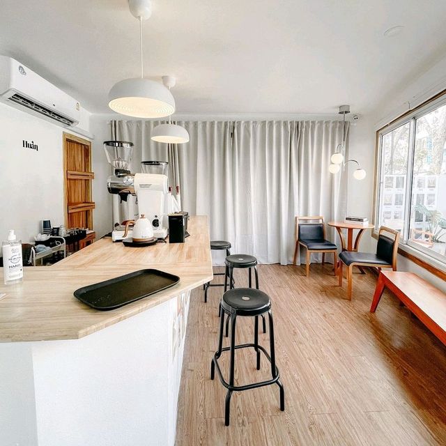 Human Cafe & Bar