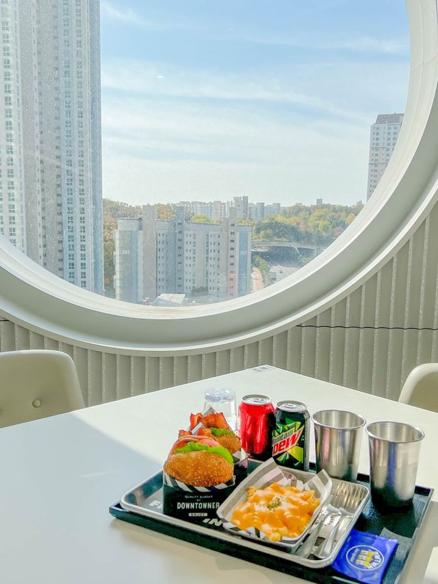 시티뷰와 함께하는 수제버거 다운타우너 광교