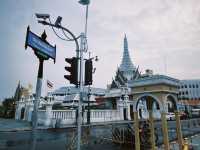 เดินเที่ยวชมถนนสนามไชยกันเถอะ
