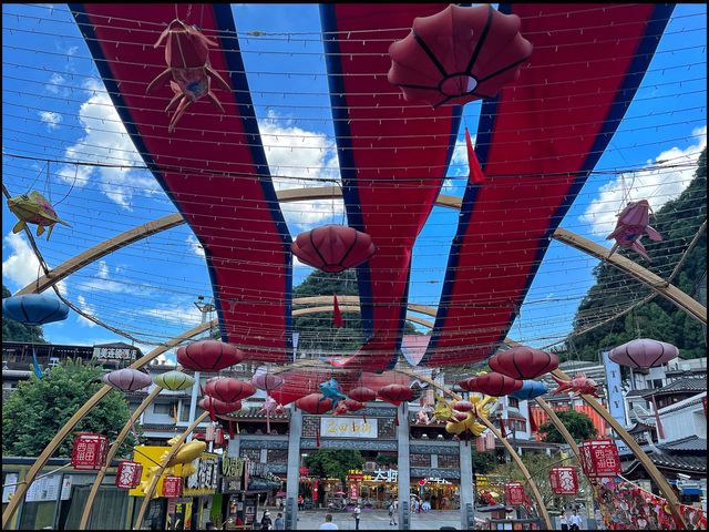 Cute bridge in West Street - Yangshuo 🇨🇳 