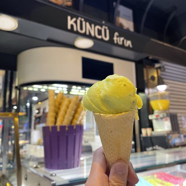 土耳其遊記 Izmir 開24小時的雪糕店 Küncü Fırın Çankaya 