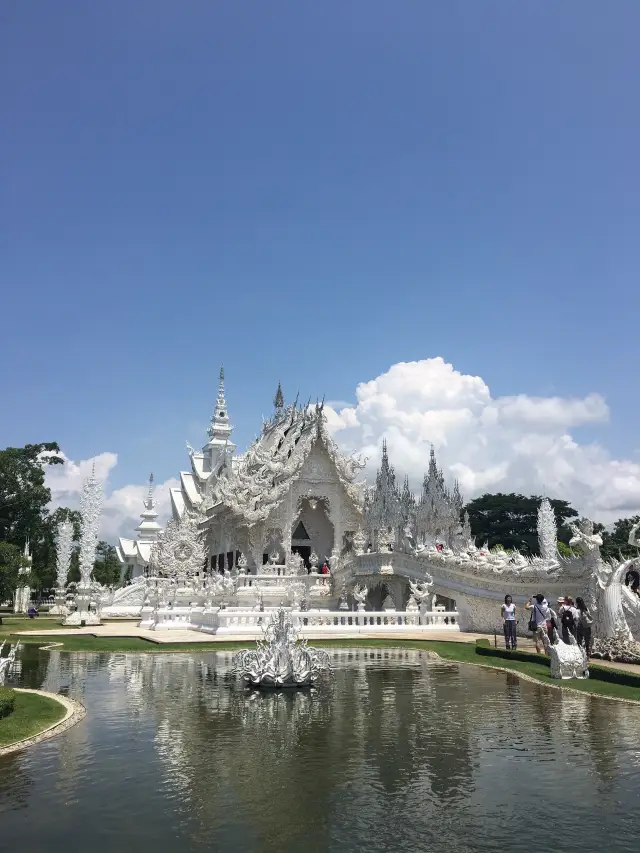 Must-see attractions in Chiang Mai, Thailand｜Visit the White, Blue and Black Temples at once😎
