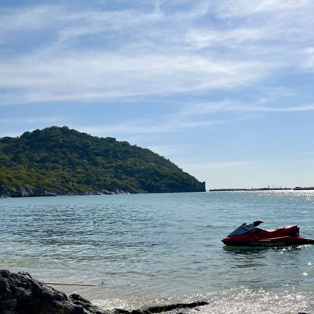 นั่งชิลริมทะเลที่หาดถ้ำพัง