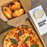 比起一般pizza煙韌同有嚼勁｜Dough Bros