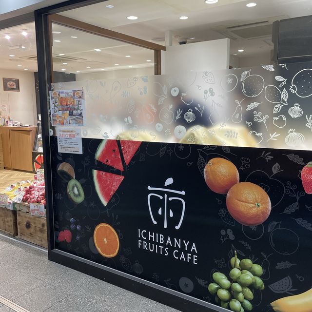 阪急梅田駅の中にあるフルーツサンドやさん！😳