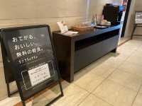 秋旅ホテル。『the b 博多』無料軽食と共有設備