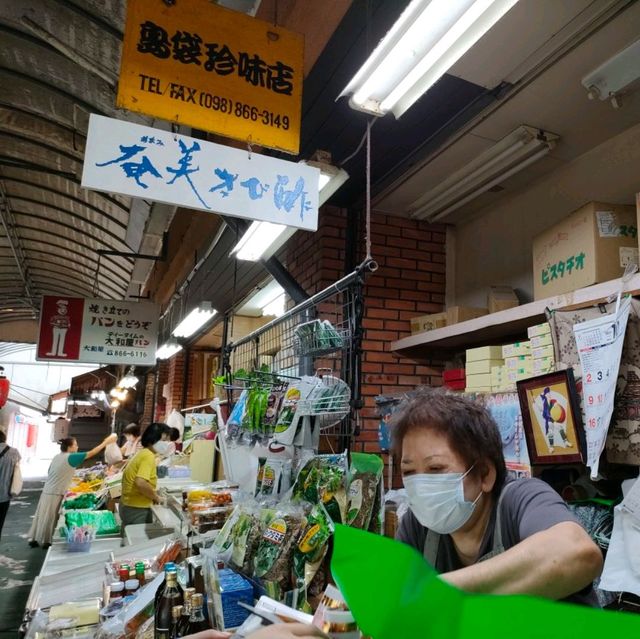 【沖縄 那覇】公設市場でウミヘビとハブ✨