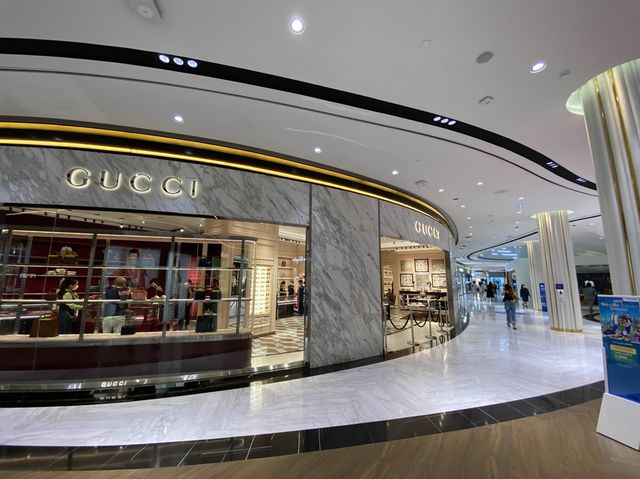 เดินช๊อปปิ้ง King Power  รางน้ำ 