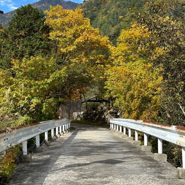 紅葉の燕岳登山口