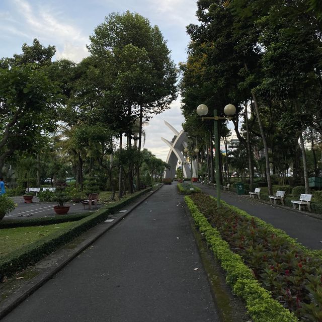 Hoang Van Thu Park