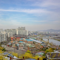 서울 시내를 내려다 보기 좋은 응봉산