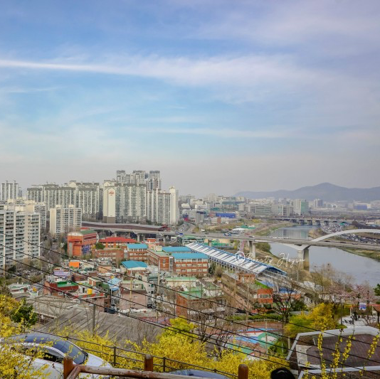 서울 시내를 내려다 보기 좋은 응봉산