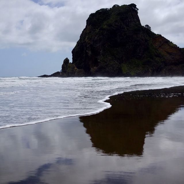 amazing black sand beach🌑