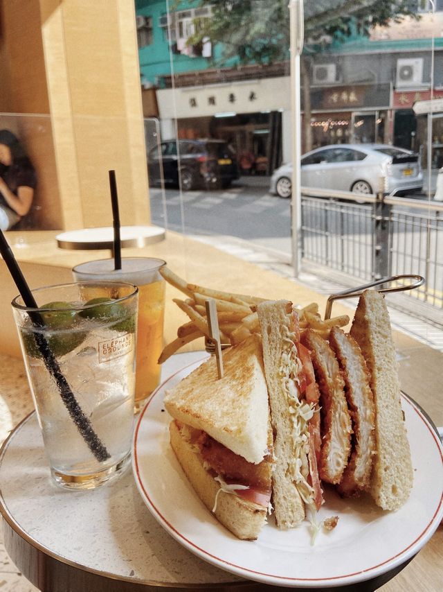 休閒嘅午後時光 ✨ 放lunch 嚟chill 一chil 心情都好d 😍