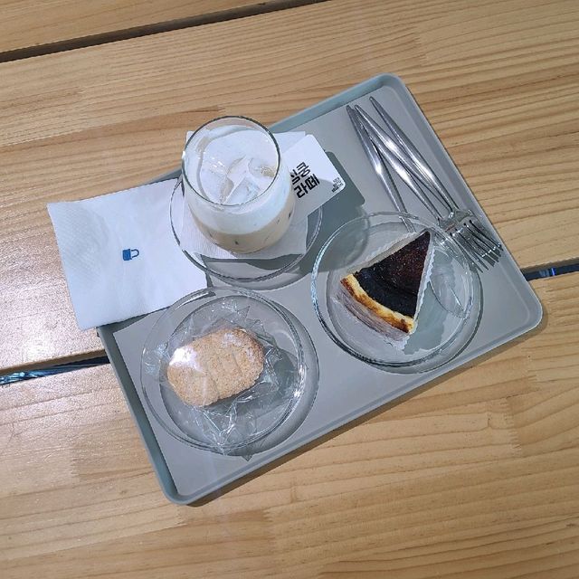 거제여행, 분위기 좋은 로스팅카페 " 홀드커피 "