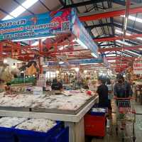 เดินช้อปที่ตลาดสดแฮปปี้แลนด์ใหม่