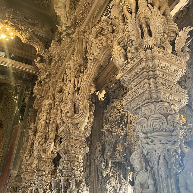 【タイ/パタヤ】全て手彫りの木造彫刻、タイのサグラダファミリア「サンクチュアリオブトゥルース」